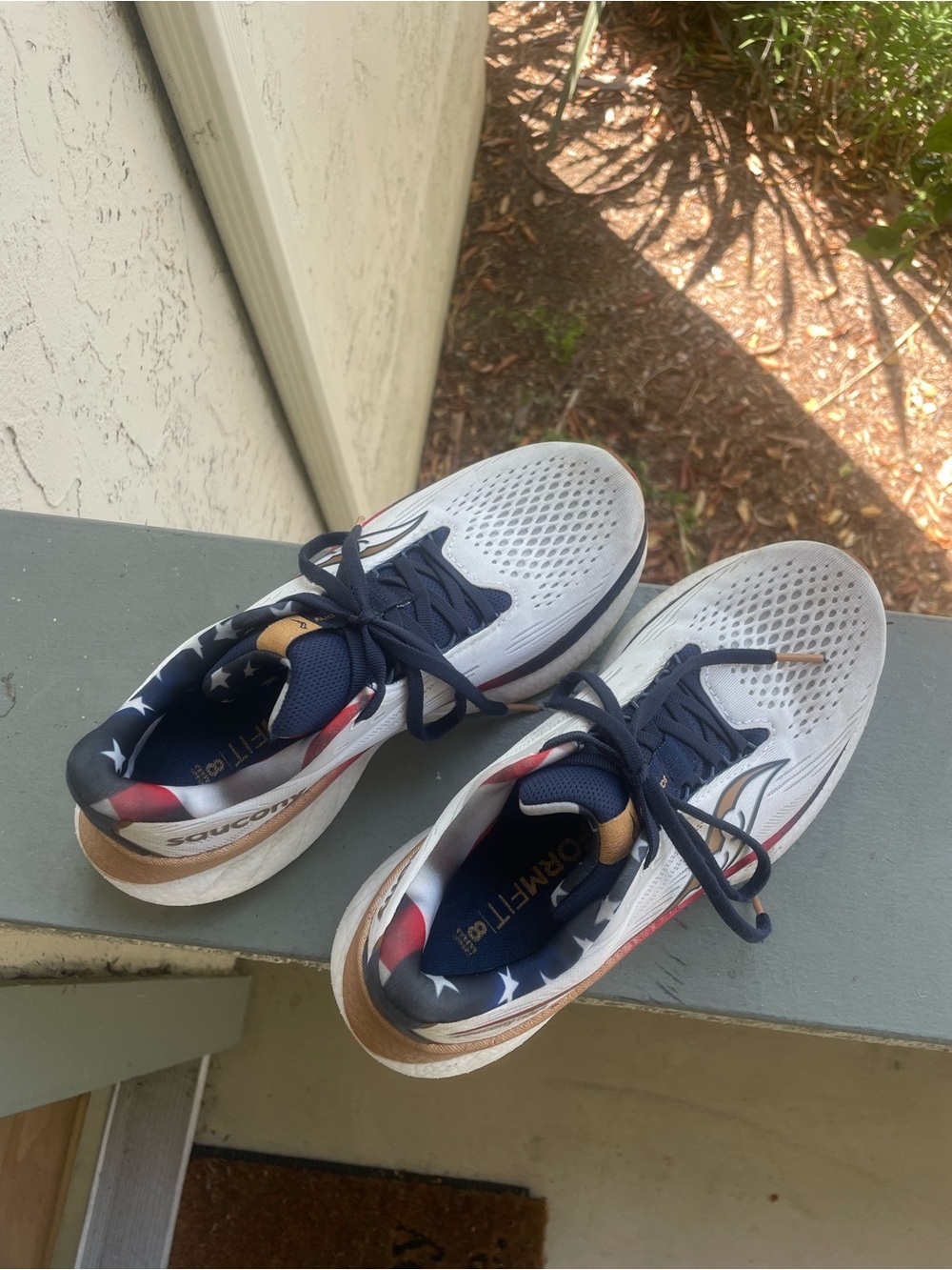 Saucony White Running Shoes with Navy & Red Highlights - Picture 3 of 4